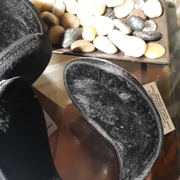 Set of 2 Wrap around ear muffs. - Picture 2 of 3